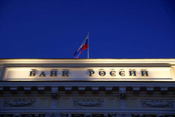 2022-04-21T095148Z_1_LYNXNPEI3K0DH_RTROPTP_3_UKRAINE-CRISIS-RUSSIA-CENBANK.jpg